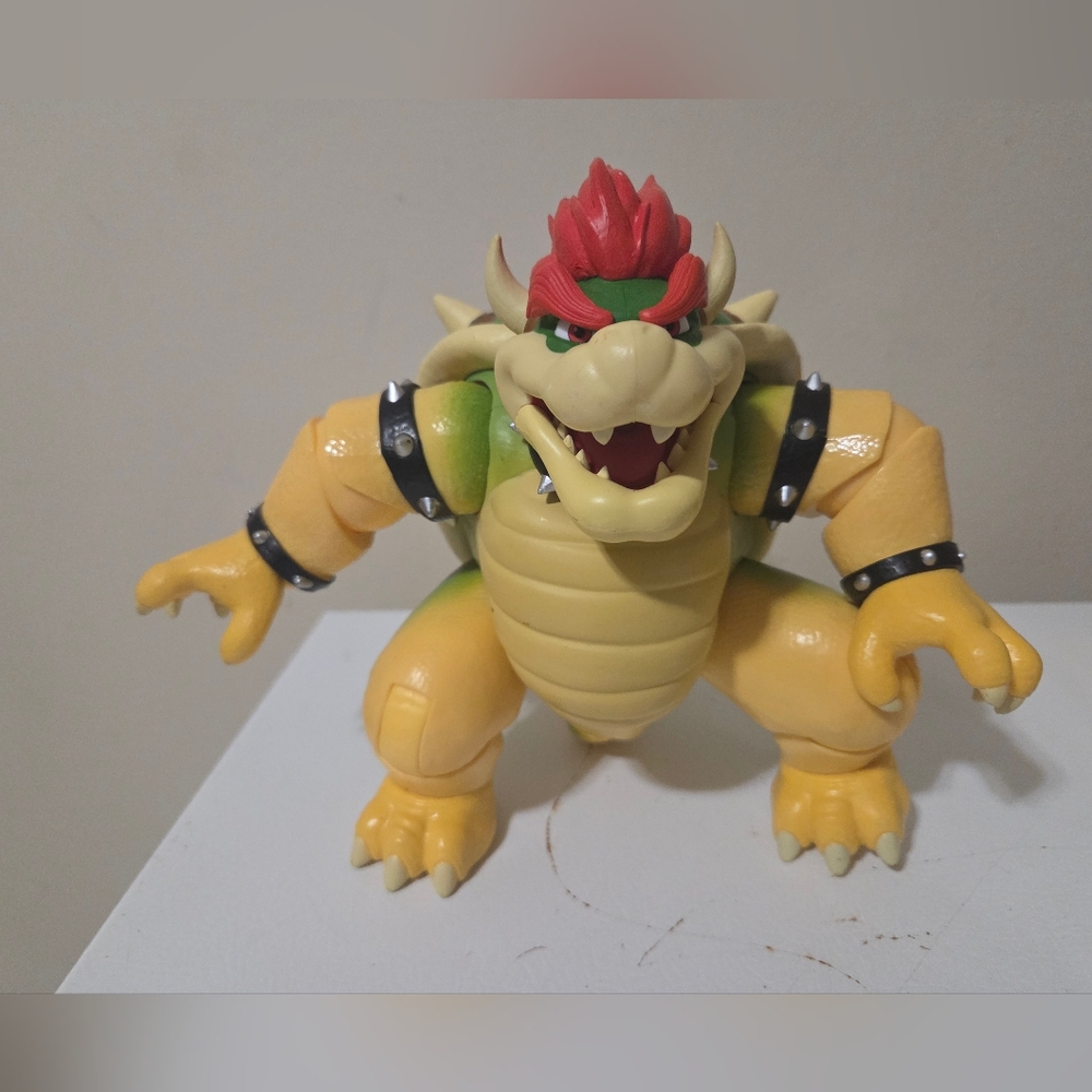 Super Mario Bros. Movie 7-inch Feature Bowser W/ Fire Breathing Effects